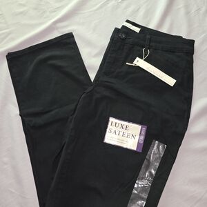 NWT - GLORIA VANDERBILT - Khaki Unltd Anita Straight - Black